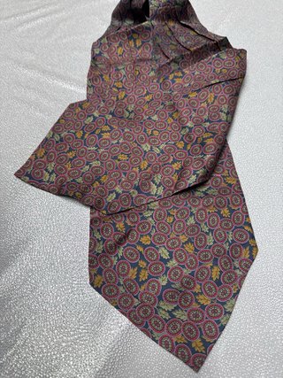 Splendido ascot vintage fantasia in ottime condizi
