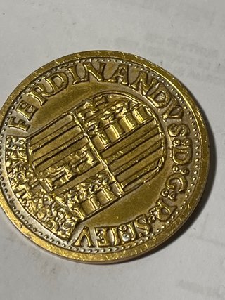 Medaglia d'oro con profilo di re