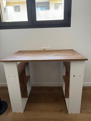 Scrivania con mensole in legno e bianco