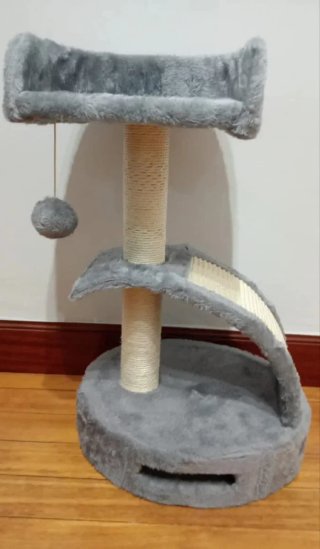 Torre rascador para gatos gris