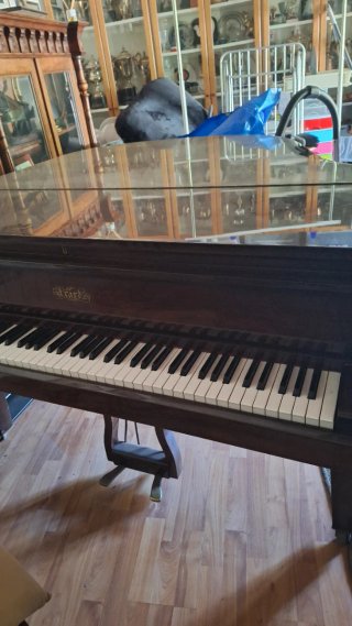 Piano de media cola