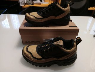 Zapatillas Salomon Negras y Doradas Talla 41