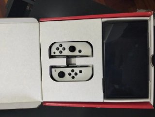 Nintendo Switch OLED Blanca y Negra