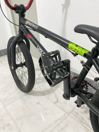 BMX FeltBikes Negra y Roja