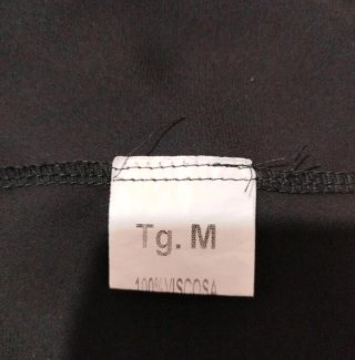 Camicia nera con maniche in pizzo