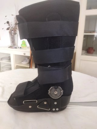 Bota ortopédica ajustable