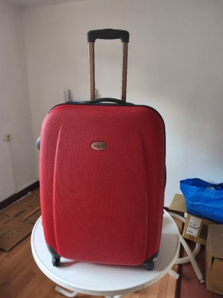 Maleta de viaje roja