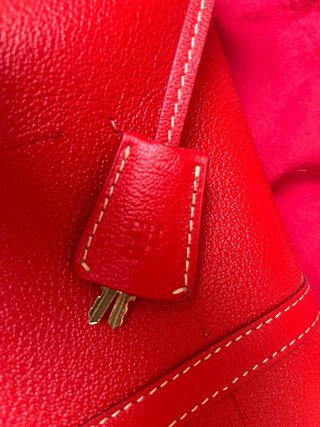 Bolso Carolina Herrera Rojo con Candado Dorado