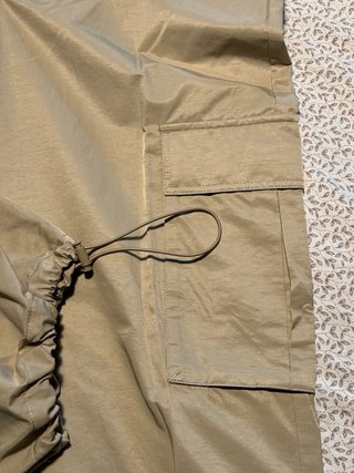 Pantalón cargo beige Talla 42