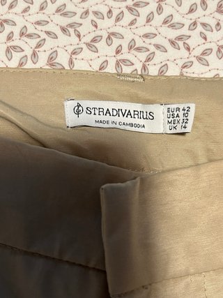 Pantalón cargo beige Talla 42