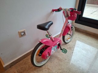Bicicleta niña BTWIN Rosa con cesta y ruedines