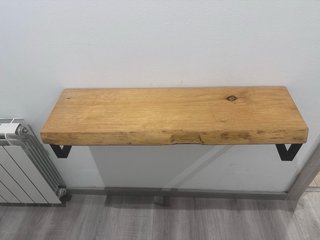 Banco y estantería de madera para entrada