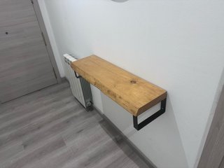 Banco y estantería de madera para entrada
