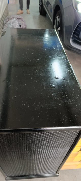 Cómoda de mimbre negra con espejo
