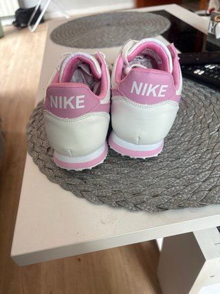 Nike Cortez Blancas y Rosas