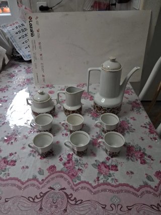 Juego de té de porcelana blanco y dorado