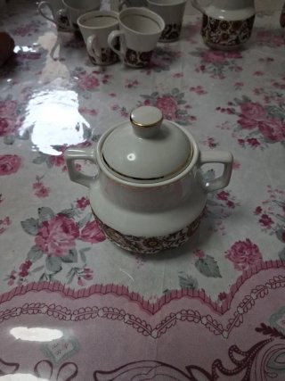 Juego de té de porcelana blanco y dorado