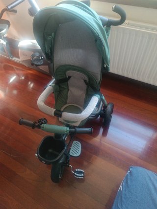 Triciclo infantil verde ( a estrenar )