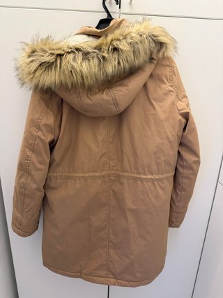 Parka con capucha de pelo