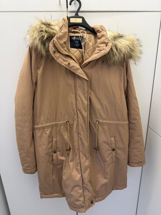 Parka con capucha de pelo
