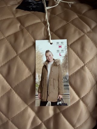 Parka con capucha de pelo