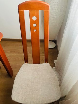 Mesa de comedor con 4 sillas