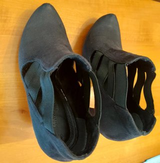 Scarpe scamosciate con tacco