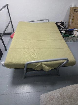 Sofa cama  Medidas:  190x135 abierto (cama)
