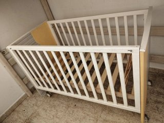 Cuna de bebé de madera