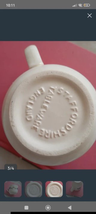 Taza de cerámica inglesa con sello en base