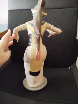Figura de porcelana bailarina asiática