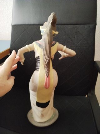 Figura de porcelana bailarina asiática