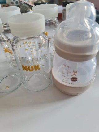 Botes de cristal NUK para leche materna