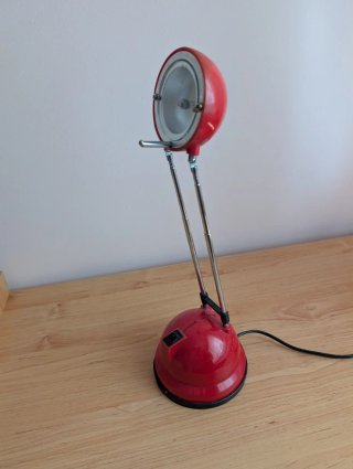 Lámpara de estudio roja y plateada