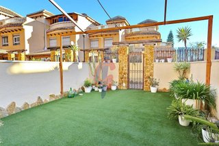 Casa adosada en venta en Urbanizaciones en Guardamar del Segura
