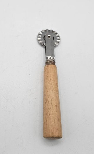 Rotella tagliapasta vintage legno metallo