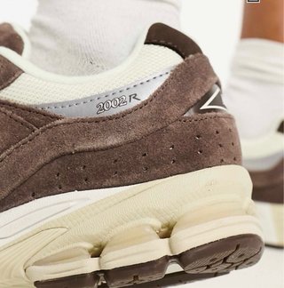 Zapatillas New Balance 2002R Beige/Marrón
