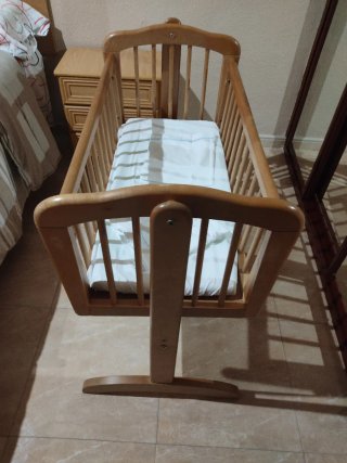 Minicuna balancín de madera