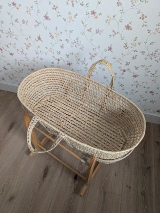 Moisés de mimbre para bebé