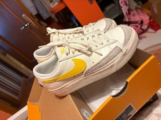Nike Blazer Low Platform Blancas y Amarillas