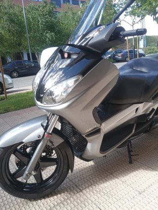 Yamaha XMAX 250CC- 42.000 km