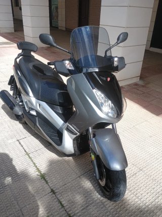 Yamaha XMAX 250CC- 42.000 km