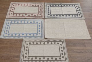 Tappeti con cuori beige e marrone