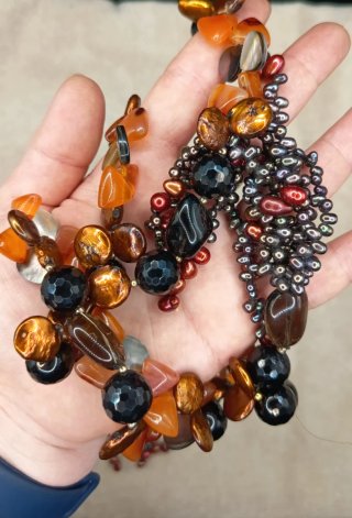 Collar largo piedras semipreciosas negro y naranja