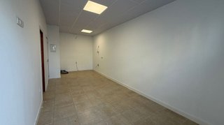 Local comercial en alquiler en Sant Jordi-Babilonia en Torredembarra