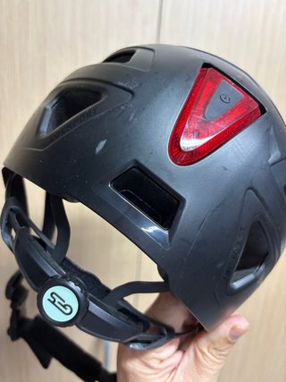 Casco Negro con Luz LED