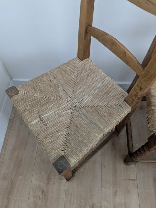 2 sillas rústicas de enea vintage – madera maciza