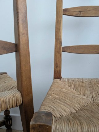 2 sillas rústicas de enea vintage – madera maciza