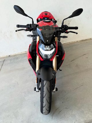 BMW S1000R Naked Roja y Negra