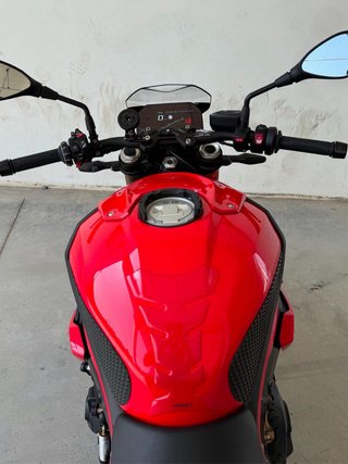 BMW S1000R Naked Roja y Negra